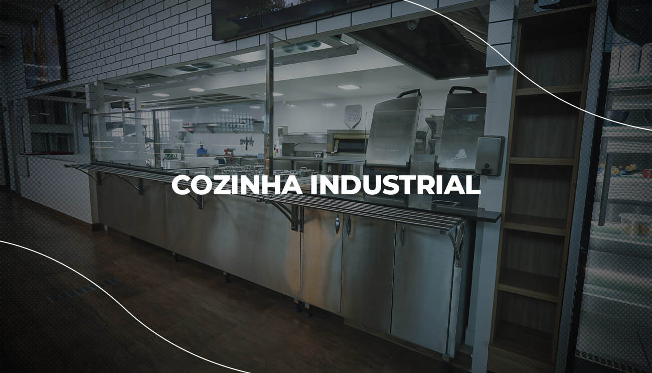 Linha de produtos de balcões e expositores para cozinha industrial MAQFRIO